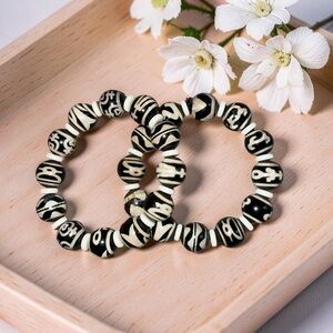 🆕 14mm Black and White Tibetan Dzi Agate bracelet 🖤